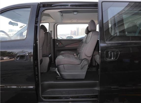 菱智PLUS 2021款 旅行版 2.0L 手动舒适型 9座 车厢座椅   后排空间