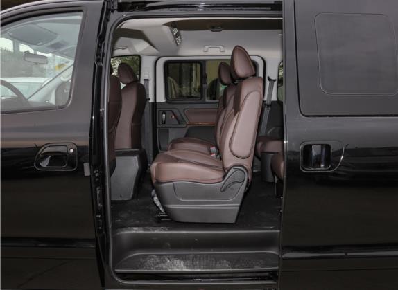 菱智PLUS 2021款 旅行版 2.0L 手动豪华型 9座 车厢座椅   后排空间