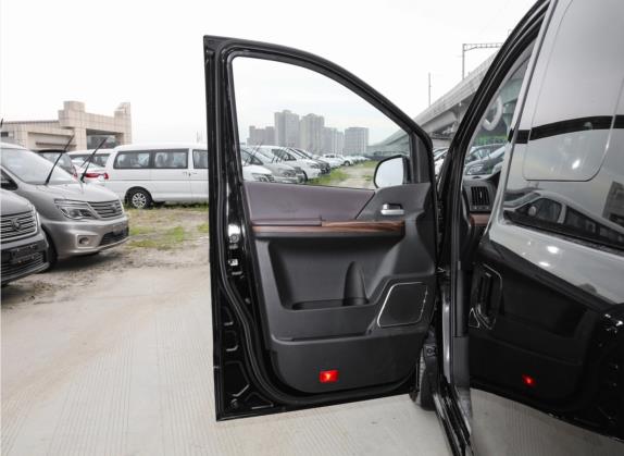 菱智PLUS 2021款 旅行版 2.0L 手动豪华型 9座 车厢座椅   前门板
