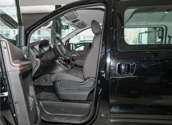 菱智PLUS 2021款 2.0L 手动舒适型CNG 7座 车厢座椅   前排空间