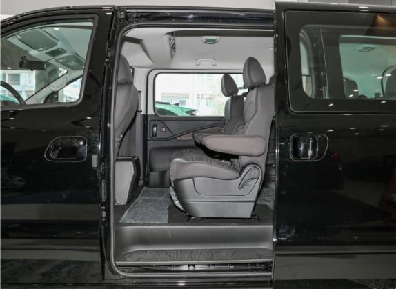 菱智PLUS 2021款 2.0L 手动舒适型CNG 7座 车厢座椅   后排空间