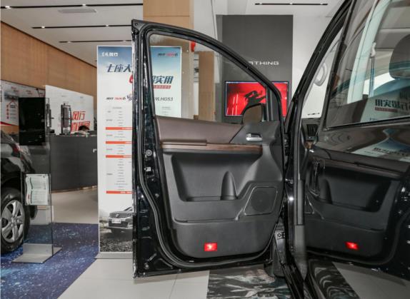 菱智PLUS 2021款 2.0L 手动舒适型CNG 7座 车厢座椅   前门板
