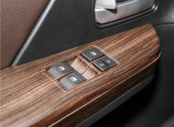 菱智PLUS 2021款 2.0L 手动舒适型CNG 7座 车厢座椅   门窗控制