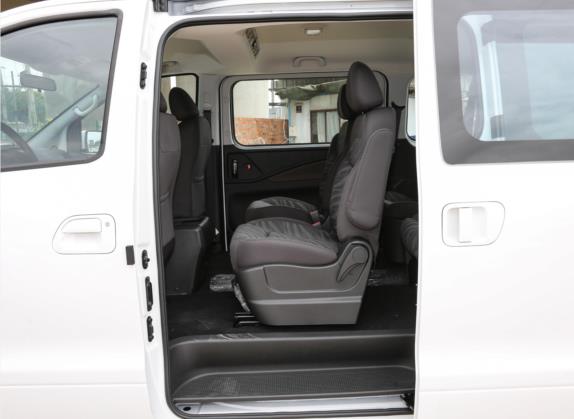 菱智PLUS 2021款 2.0L 手动舒适型CNG 9座 车厢座椅   后排空间