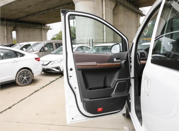 菱智PLUS 2021款 2.0L 手动舒适型CNG 9座 车厢座椅   前门板