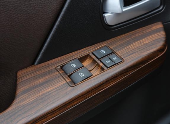 菱智PLUS 2021款 2.0L 手动舒适型CNG 9座 车厢座椅   门窗控制