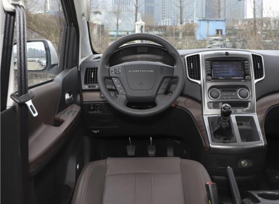 菱智PLUS 2021款  2.0L 手动标准型CNG 7座 中控类   驾驶位