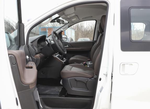 菱智PLUS 2021款  2.0L 手动标准型CNG 7座 车厢座椅   前排空间