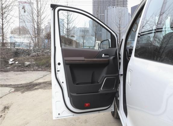菱智PLUS 2021款  2.0L 手动标准型CNG 7座 车厢座椅   前门板