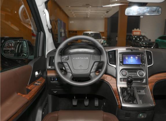 菱智PLUS 2021款 2.0L 手动豪华型CNG 7座 中控类   驾驶位