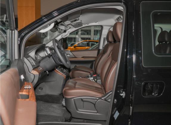 菱智PLUS 2021款 2.0L 手动豪华型CNG 7座 车厢座椅   前排空间