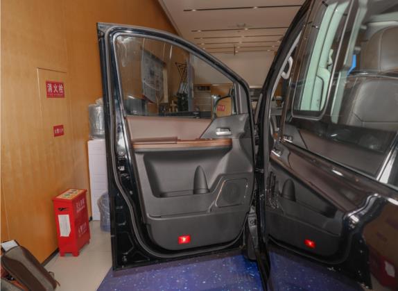 菱智PLUS 2021款 2.0L 手动豪华型CNG 7座 车厢座椅   前门板