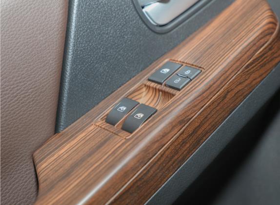 菱智PLUS 2021款 2.0L 手动豪华型CNG 7座 车厢座椅   门窗控制