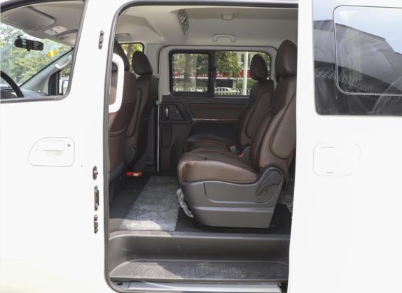 菱智PLUS 2022款 旅行版 2.0L 手动豪华型 7座 车厢座椅   后排空间