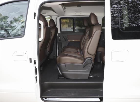 菱智PLUS 2022款 旅行版 2.0L 手动豪华型 9座 车厢座椅   后排空间