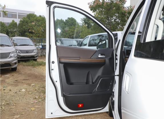 菱智PLUS 2022款 旅行版 2.0L 手动豪华型 9座 车厢座椅   前门板