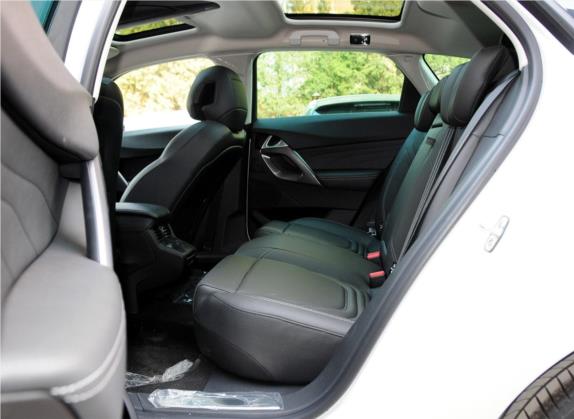 DS 5 2013款 1.6T 豪华版THP160 车厢座椅   后排空间