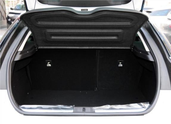 DS 5 2013款 1.6T 豪华版THP160 车厢座椅   后备厢