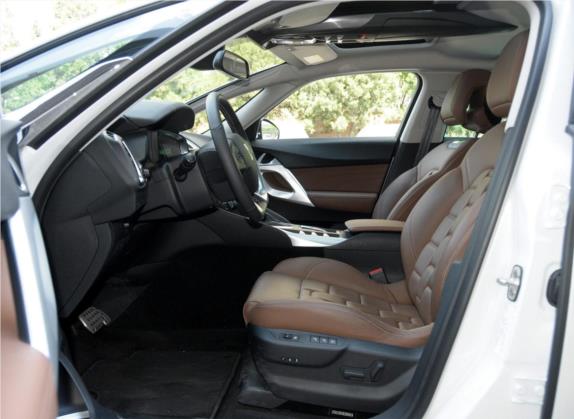 DS 5 2014款 1.6T 尊享版THP200 车厢座椅   前排空间