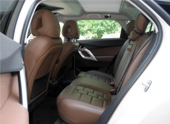 DS 5 2014款 1.6T 尊享版THP200 车厢座椅   后排空间