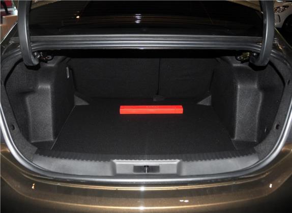 DS 5LS 2014款 1.8L 自动舒适版VTi140 车厢座椅   后备厢