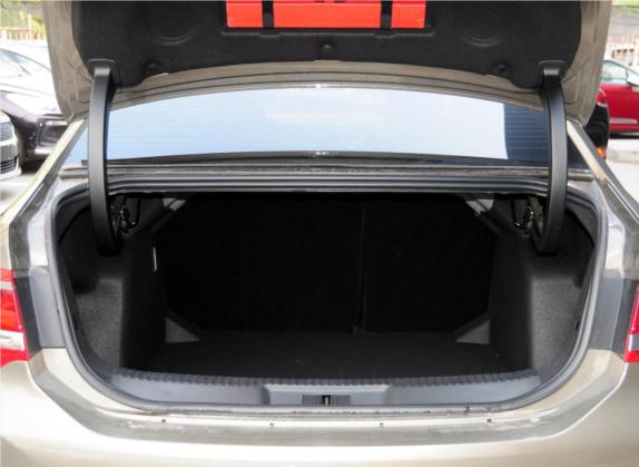 DS 5LS 2014款 1.6T 豪华版THP200 车厢座椅   后备厢