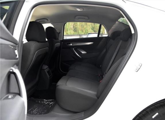 DS 5LS 2015款 1.6T 舒适版THP160 车厢座椅   后排空间