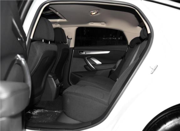 DS 5LS 2015款 1.6T 风尚版THP160 车厢座椅   后排空间