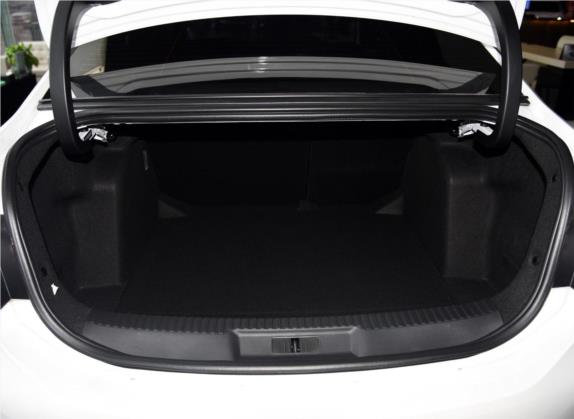 DS 5LS 2015款 1.6T 风尚版THP160 车厢座椅   后备厢