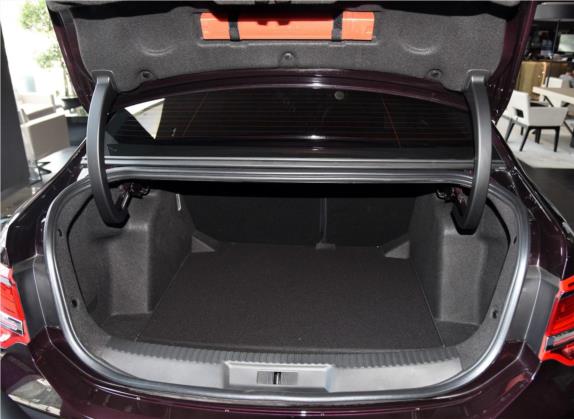DS 5LS 2015款 1.6T 豪华版THP160 车厢座椅   后备厢