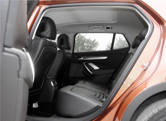 DS 6 2014款 1.6T 豪华版THP200 车厢座椅   后排空间