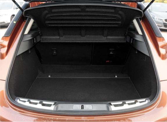 DS 6 2014款 1.6T 豪华版THP200 车厢座椅   后备厢