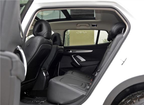 DS 6 2014款 1.6T 豪华版THP160 车厢座椅   后排空间