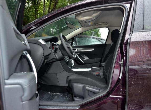 DS 6 2014款 1.6T 舒适版THP160 车厢座椅   前排空间