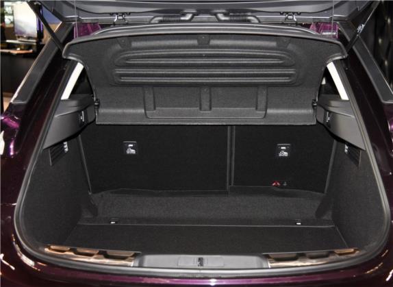 DS 6 2016款 1.6T 雅致版THP160 车厢座椅   后备厢