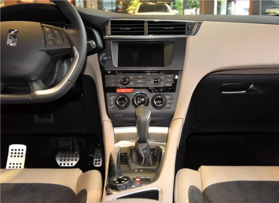 DS 6 2016款 1.8T 60周年限量版THP200 中控类   中控台