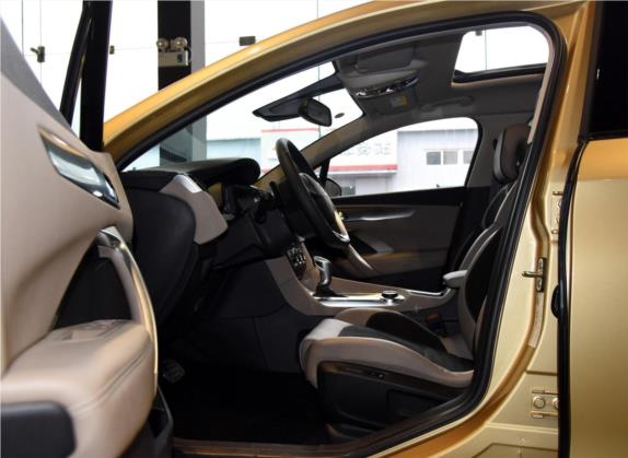 DS 6 2016款 1.8T 60周年限量版THP200 车厢座椅   前排空间