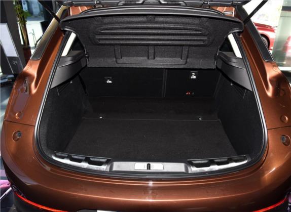 DS 6 2017款 1.6T 豪华版THP160 车厢座椅   后备厢