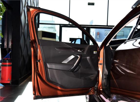 DS 6 2017款 1.6T 豪华版THP160 车厢座椅   前门板