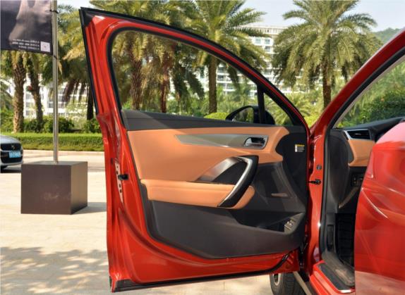 DS 6 2018款 30THP 奢华型 车厢座椅   前门板