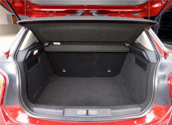 DS 4S 2016款 1.8T 自动尊享版THP200 车厢座椅   后备厢
