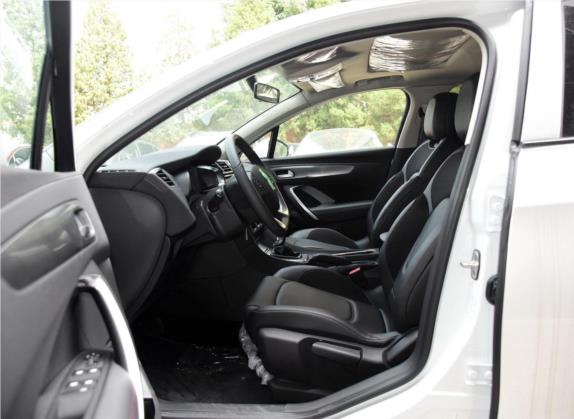 DS 4S 2016款 1.2T 自动睿动版THP130 车厢座椅   前排空间