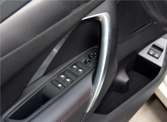 DS 4S 2016款 1.2T 自动睿动版THP130 车厢座椅   门窗控制