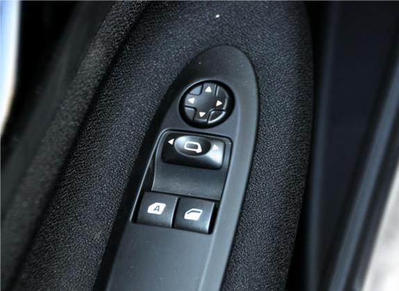 DS 3经典 2012款 1.6L 时尚版 车厢座椅   门窗控制