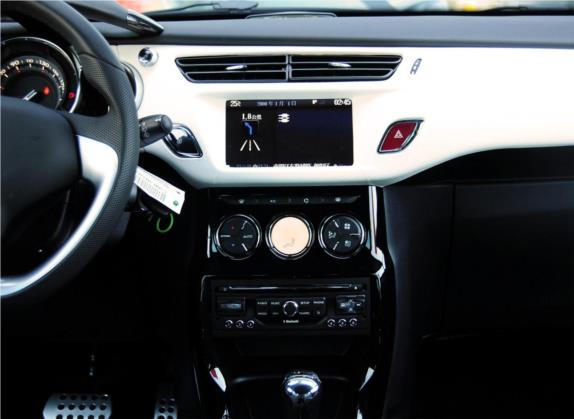 DS 3经典 2012款 1.6L 至尊版 中控类   中控台