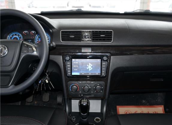 风光360 2015款 1.5L 手动豪华型 7座 国V 中控类   中控台