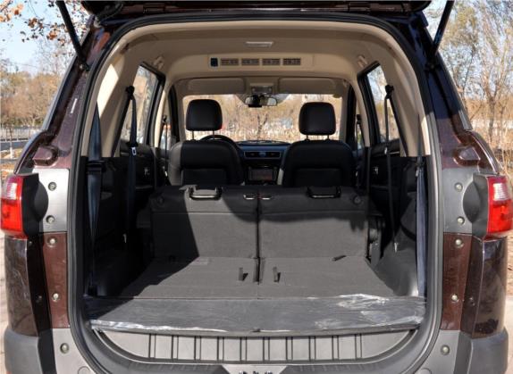 风光370 2016款 1.5L 手动尊享型 7座 车厢座椅   后备厢