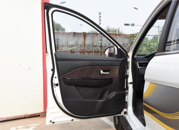 风光370 2018款 S370 1.5L CVT豪华型 7座 车厢座椅   前门板