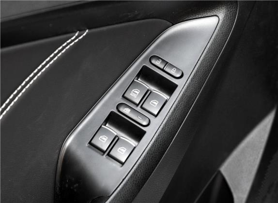 风光580 2017款 1.8L 手动舒适型 车厢座椅   门窗控制