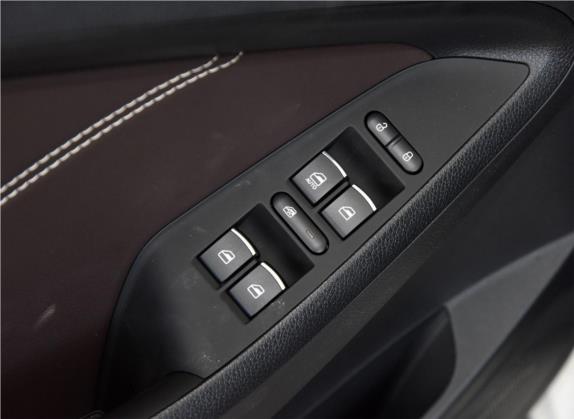 风光580 2018款 改款 1.5T 手动豪华型 车厢座椅   门窗控制